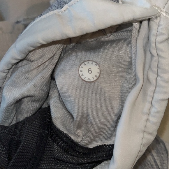 Lululemon Cool & Collected Short *2.5" Heathered Space Dyed Nimbus | size 6 - Picture 5 of 7